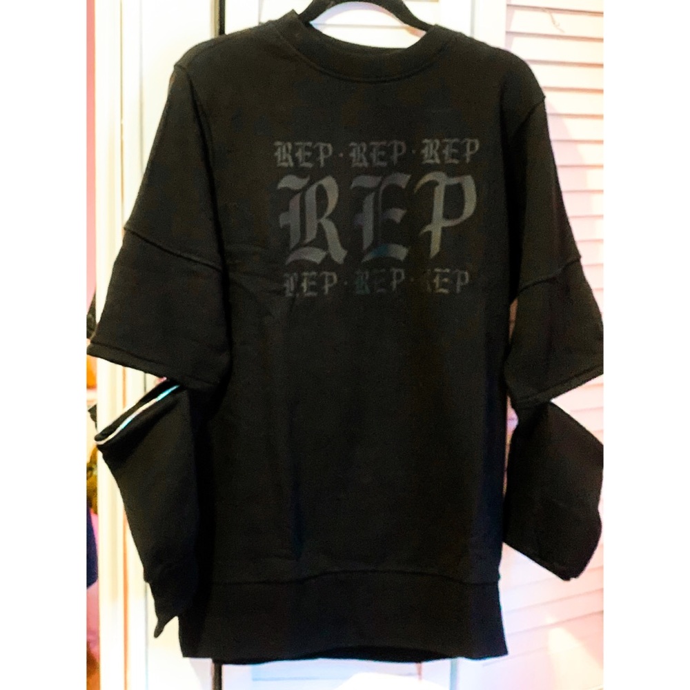 Taylor Swift Reputation Tour Crewneck XS